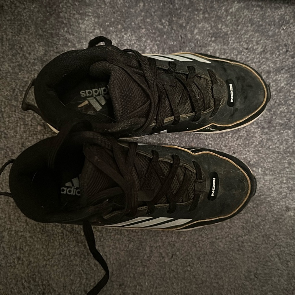 Boys Adidas soccer cleats - excellent condition!